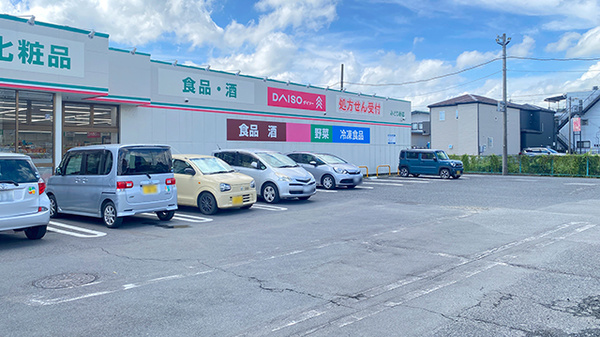 ドラッグセイムスみどり野薬局の駐車場