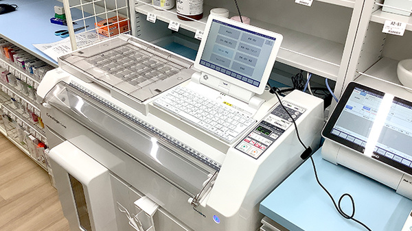 ドラッグセイムス湘南台西口薬局の調剤器具