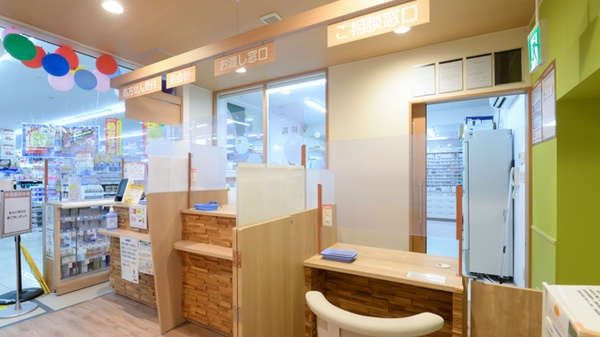 調剤薬局ツルハドラッグ八戸小中野店の受付/カウンター