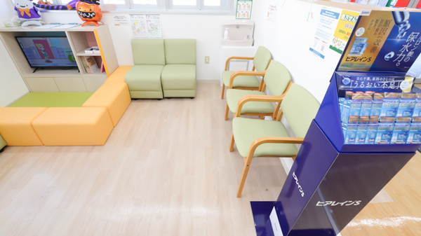 スギ薬局 浦里店の待合スペース