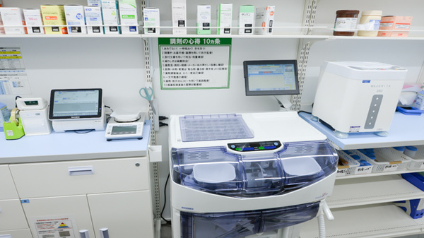スギ薬局 浦里店の調剤器具