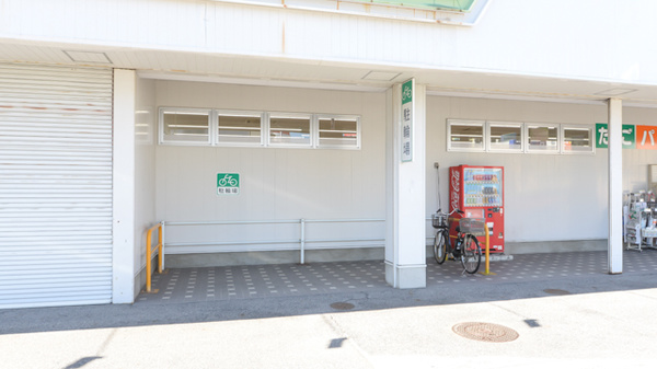 スギ薬局 浦里店の駐輪場