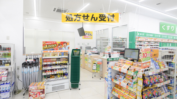 スギ薬局 一乗寺店の入口