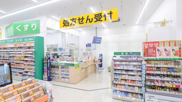 スギ薬局 明石松江店の入口