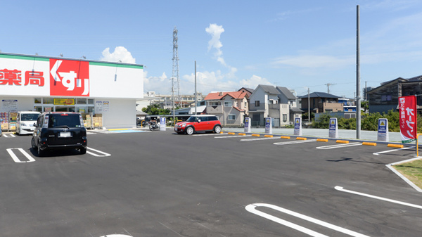 スギ薬局 明石松江店の駐車場
