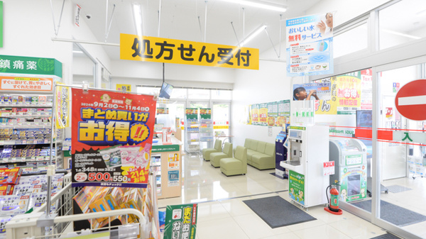 スギ薬局 平野東店の入口