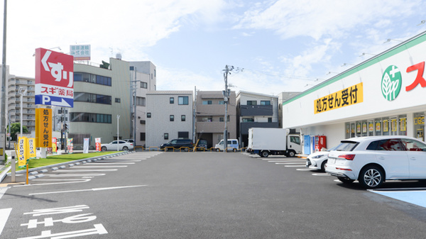 スギ薬局 平野東店の駐車場