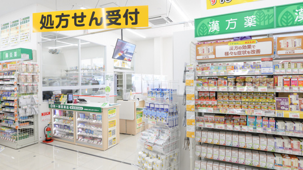 スギ薬局 巽北店の入口
