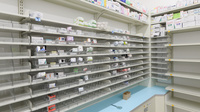 スギ薬局 巽北店の薬棚