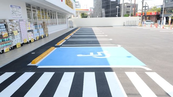 スギ薬局 高槻大畑店の駐車場