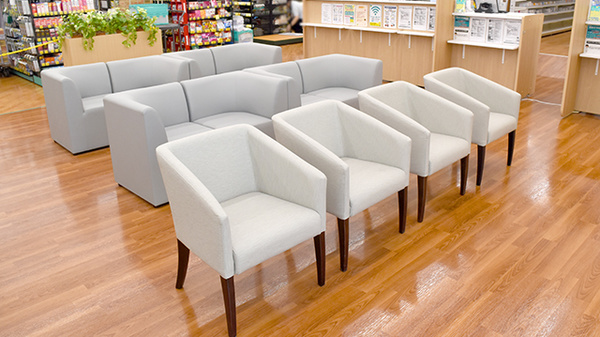 杏林堂薬局　新初生店の待合スペース