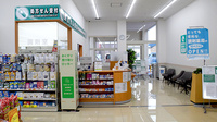 ユタカ薬局高月の入口