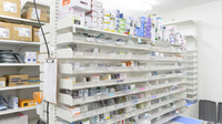 調剤薬局ツルハドラッグ釧路富士見店の薬棚