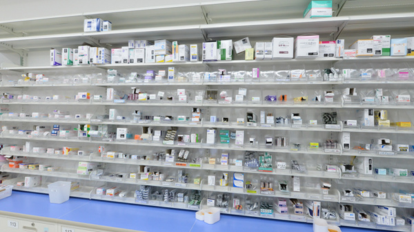 薬局くすりの福太郎　浦安当代島店の薬棚