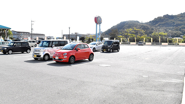 ドラッグセイムス玉野田井薬局の駐車場