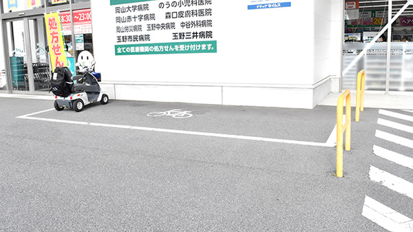 ドラッグセイムス玉野田井薬局の駐輪場