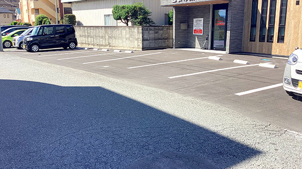 こまめ薬局の駐車場
