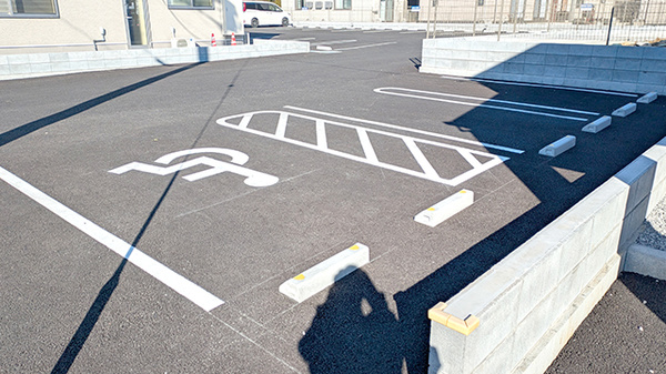 ユニコーン薬局中島店の駐車場