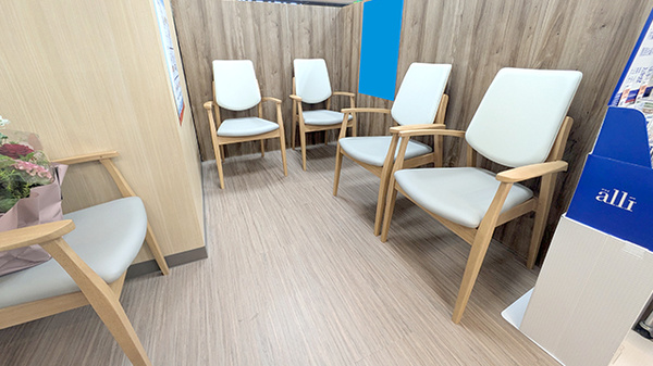 コクミン薬局　シャポー船橋店の待合スペース