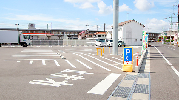 レデイ薬局　雄町店の駐車場