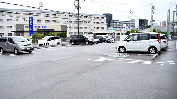 ユタカ薬局豊中熊野の駐車場