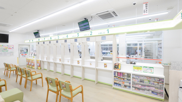 スギ薬局 スギクリニックモール金山店の受付/カウンター