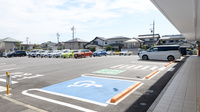 スギ薬局 石尾台店の駐車場