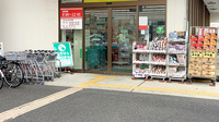 ドラッグセイムス寒川駅前薬局の入口
