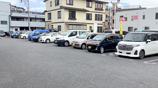 ドラッグセイムス寒川駅前薬局の駐車場