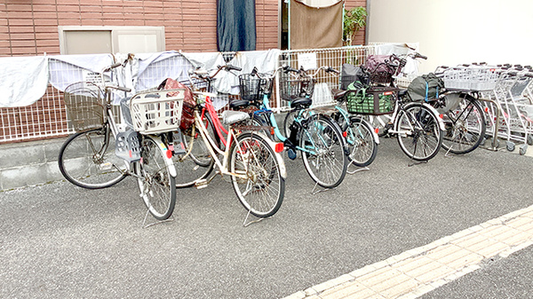 ドラッグセイムス寒川駅前薬局の駐輪場