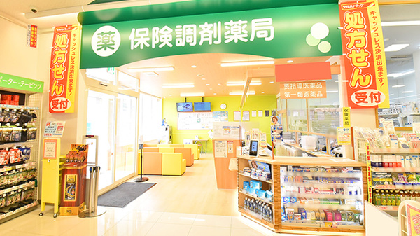 調剤薬局ツルハドラッグ澄川6条店の入口