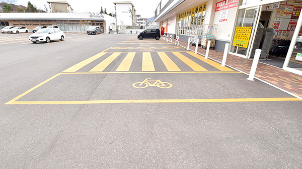 調剤薬局ツルハドラッグ澄川6条店の駐輪場