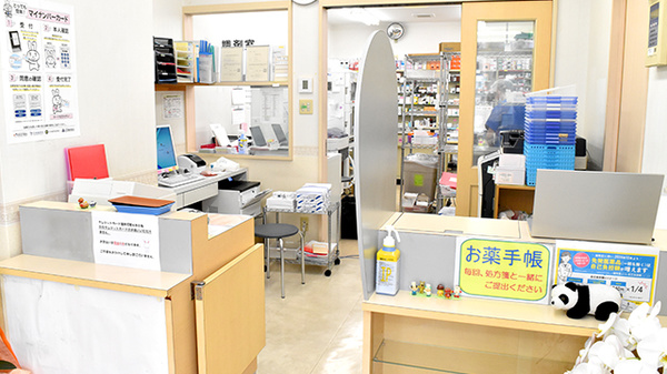 しろくま薬局北巽店の受付/カウンター