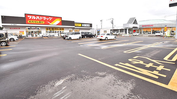 調剤薬局ツルハドラッグ旭川神楽店の駐車場
