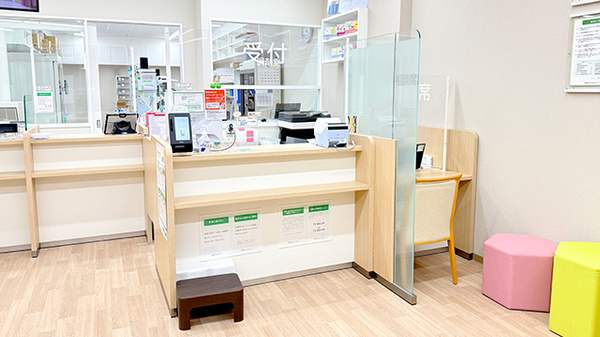 そうごう薬局 ブランデ三郷店の受付/カウンター