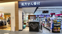薬局トモズ　エミテラス所沢店の入口