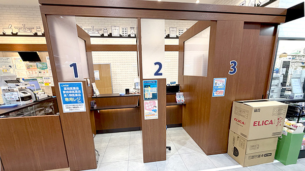 薬局トモズ　エミテラス所沢店の受付/カウンター