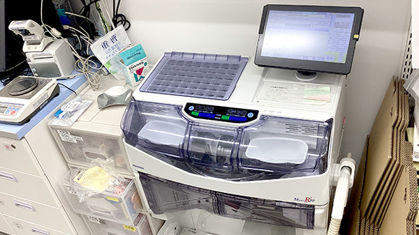 薬局トモズ　エミテラス所沢店の調剤器具