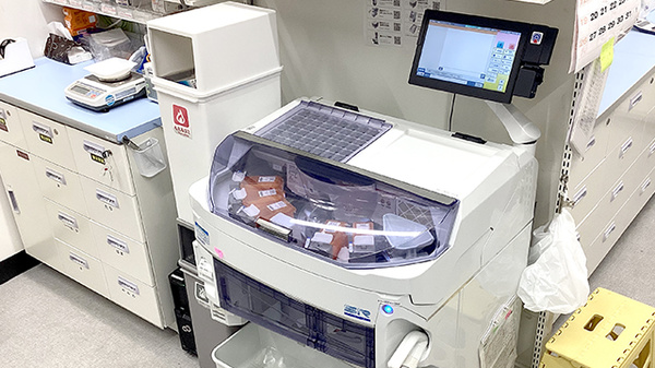 薬局トモズ下北沢南口店の調剤器具
