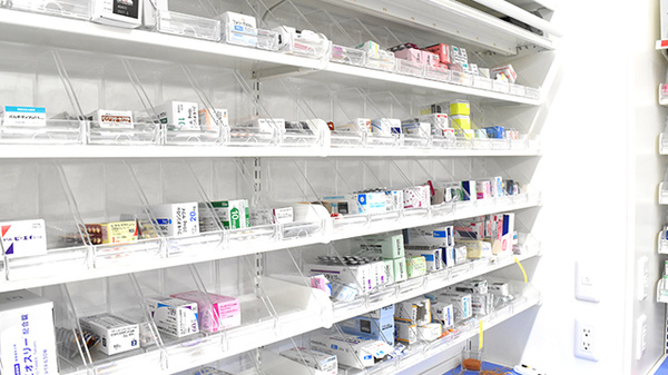 ゴダイ薬局 玉津新方店の薬棚