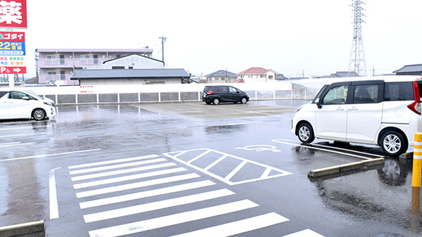 ゴダイ薬局 玉津新方店の駐車場