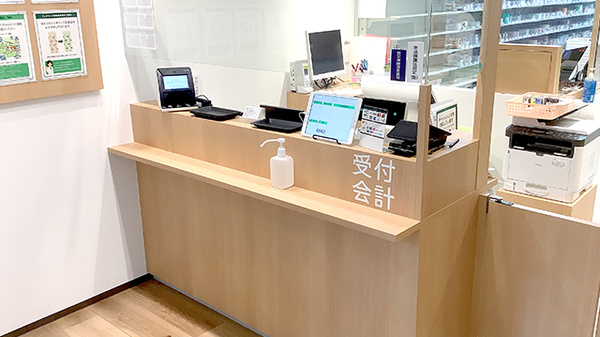 薬樹薬局 武蔵新城駅南口店の受付/カウンター