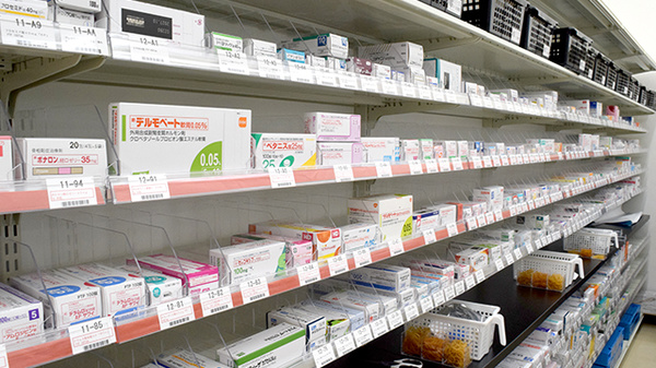 ユタカ薬局亀岡並河の薬棚