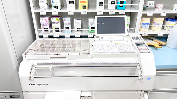 ドラッグセイムス広尾薬局の調剤器具