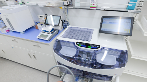 スギ薬局 馬喰町店の調剤器具
