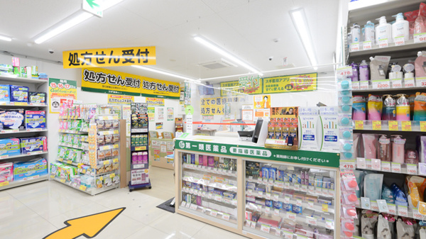 スギ薬局 横浜羽衣町店の入口