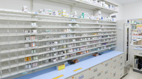 スギ薬局 横浜羽衣町店の薬棚