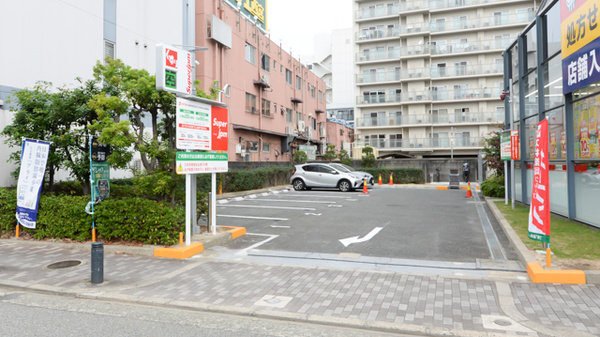 スギ薬局 阪神西宮店の駐車場