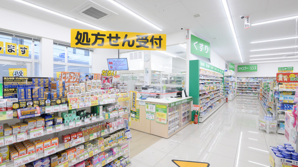 スギ薬局 堤本町店の入口