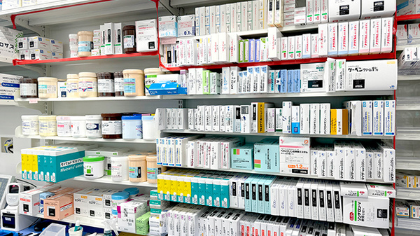 ノムラ薬局 関戸店の薬棚